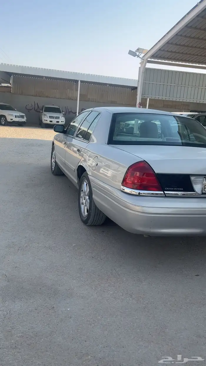 فورد فكتوريا موديل 2011 1