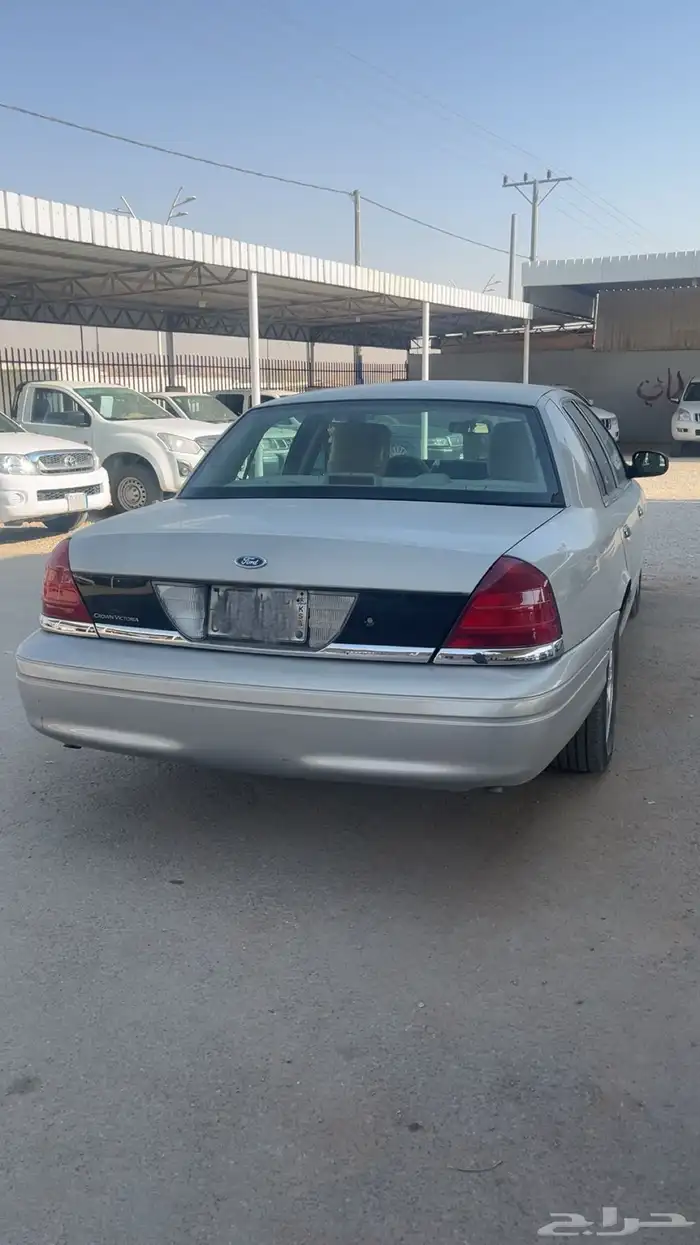 فورد فكتوريا موديل 2011 4