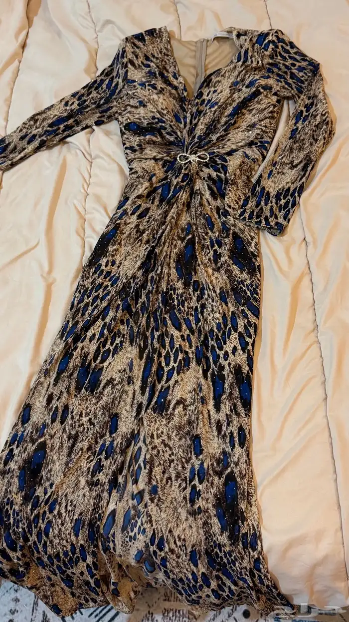 فستان شبه جديد مره وحده ملبوس شاريته 350 وابي فيه 100 0