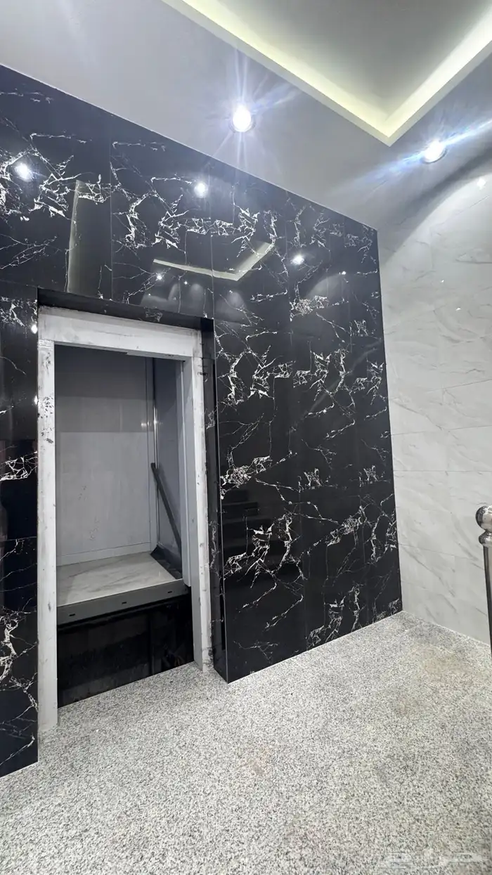 للبيع شقه 6 غرف مع سطح من 500 الف طريق ابها الخميس 4