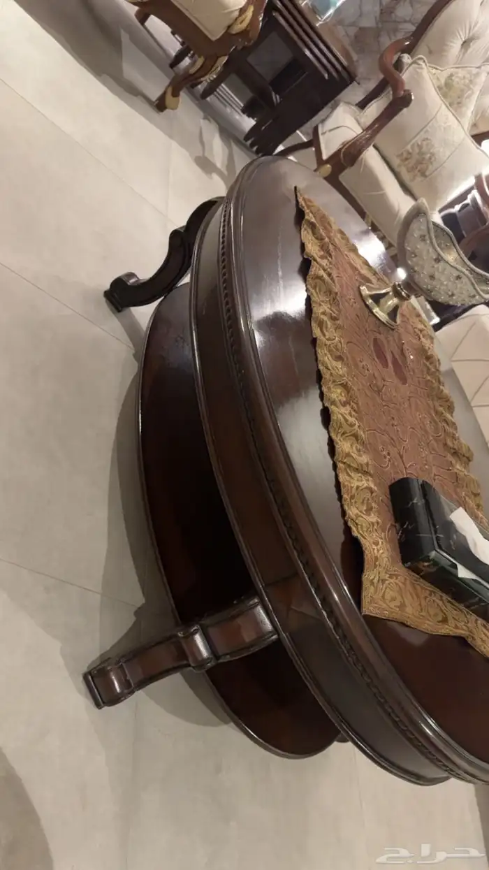 طقم كنب نظيف جدا 8 أشخاص طقم طاولات 3000ريال 3