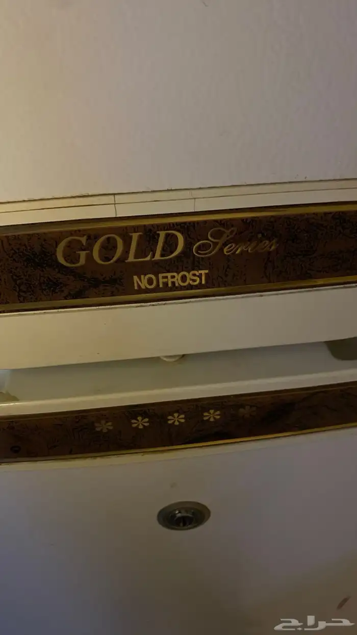 ثلاجه تحتاج صيانات بسيطه صوته مزعج 0