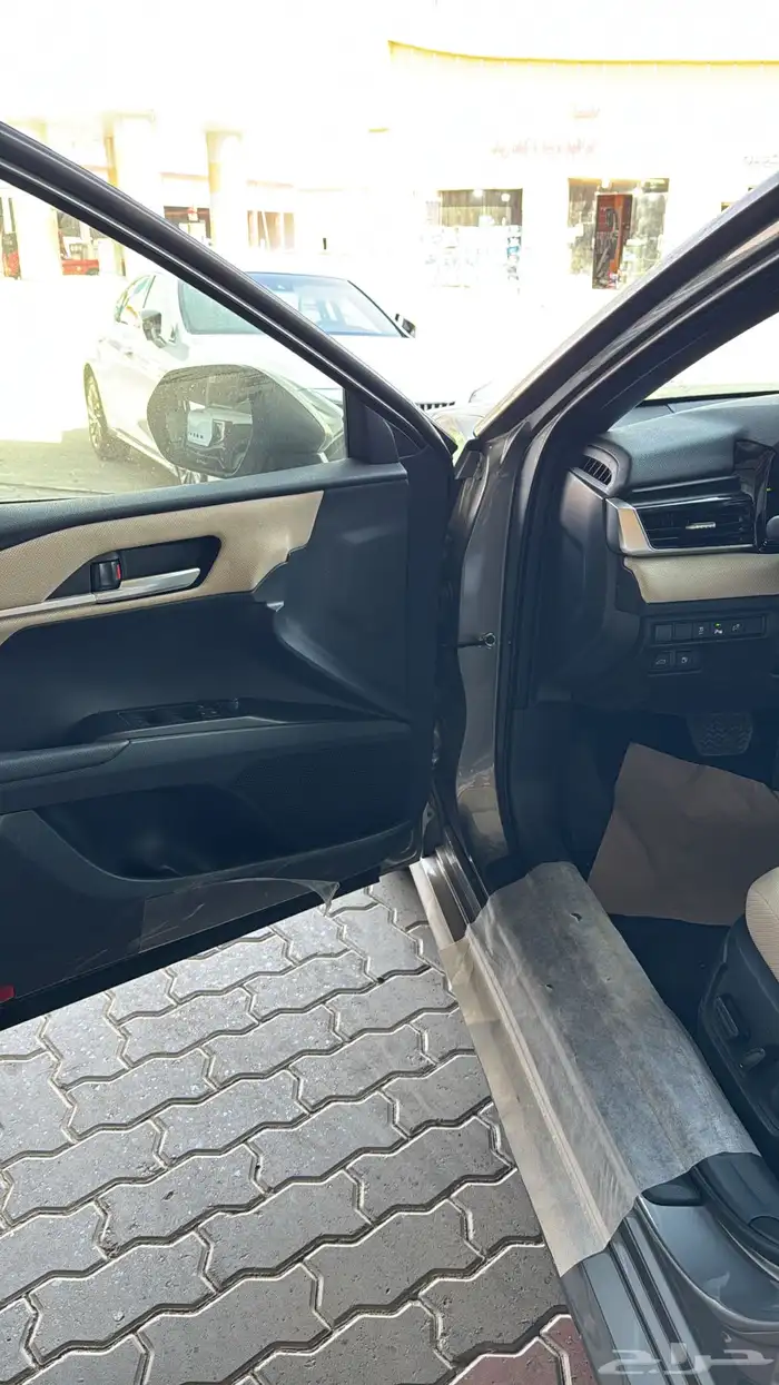 تويوتا كامري E ستاندر بنزين 2025 6