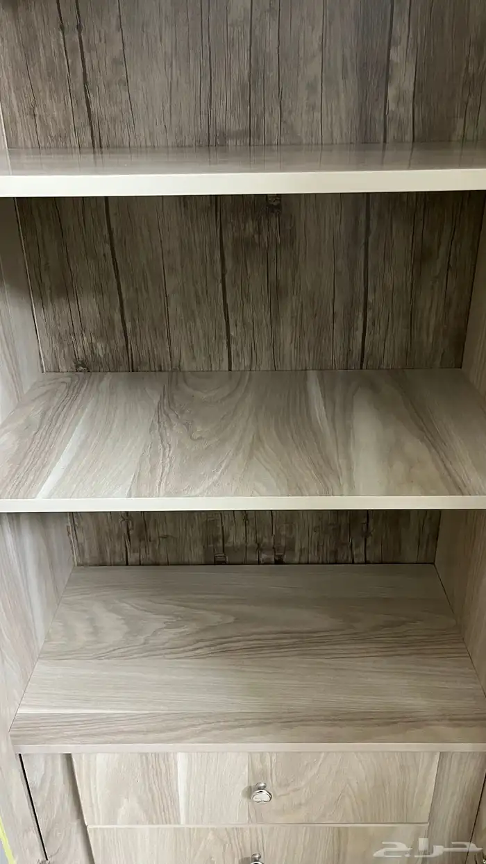 غرفه كبيره دولاب وكمودينه 2وتسريحه ودرج صغير جانبي 6