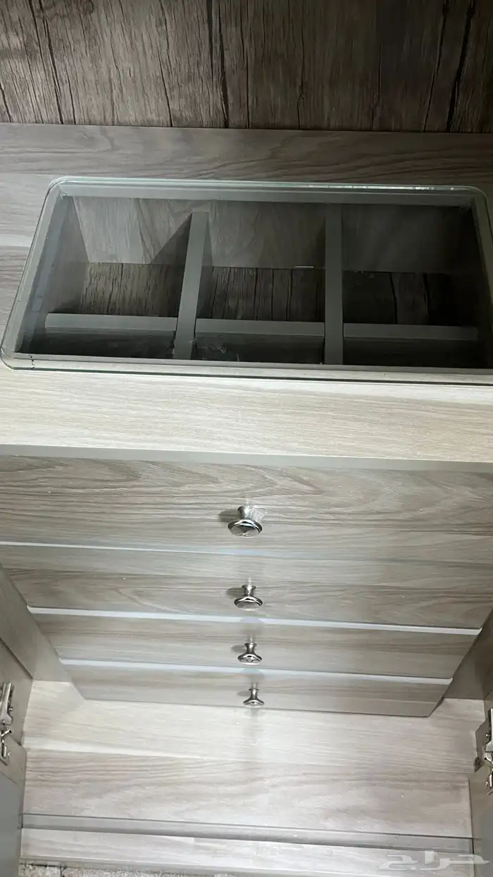 غرفه كبيره دولاب وكمودينه 2وتسريحه ودرج صغير جانبي 3