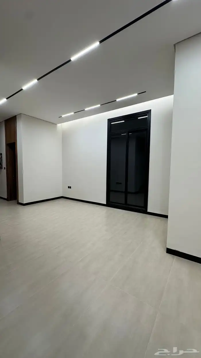 للبيع فيلا حي اليرموك 18