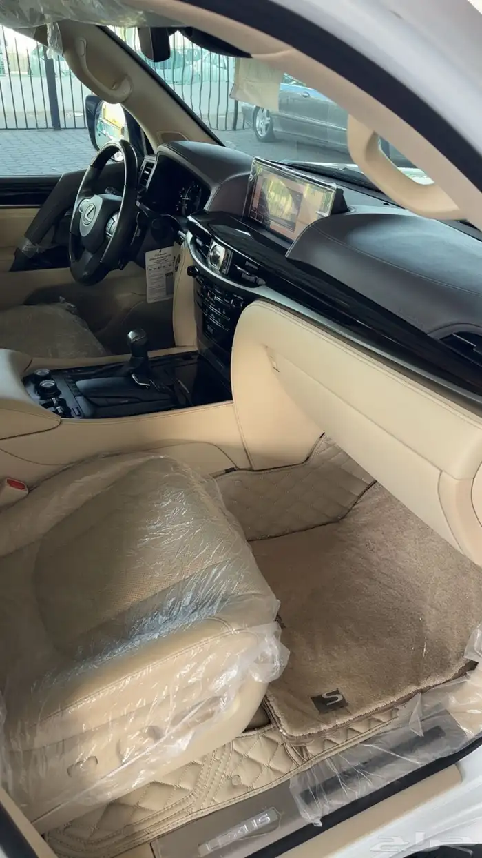 لكزس 2021 سعودي فل كامل ب 382.000 8