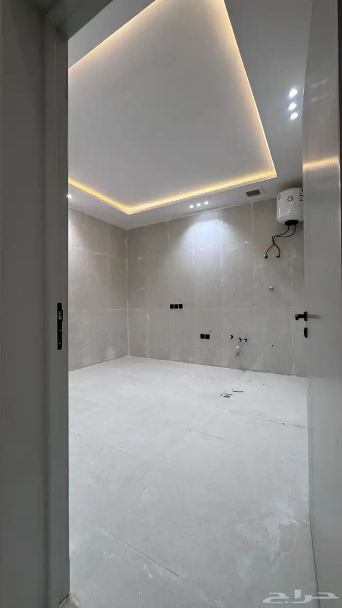 ادورا مستقله للبيع حي طويق 7