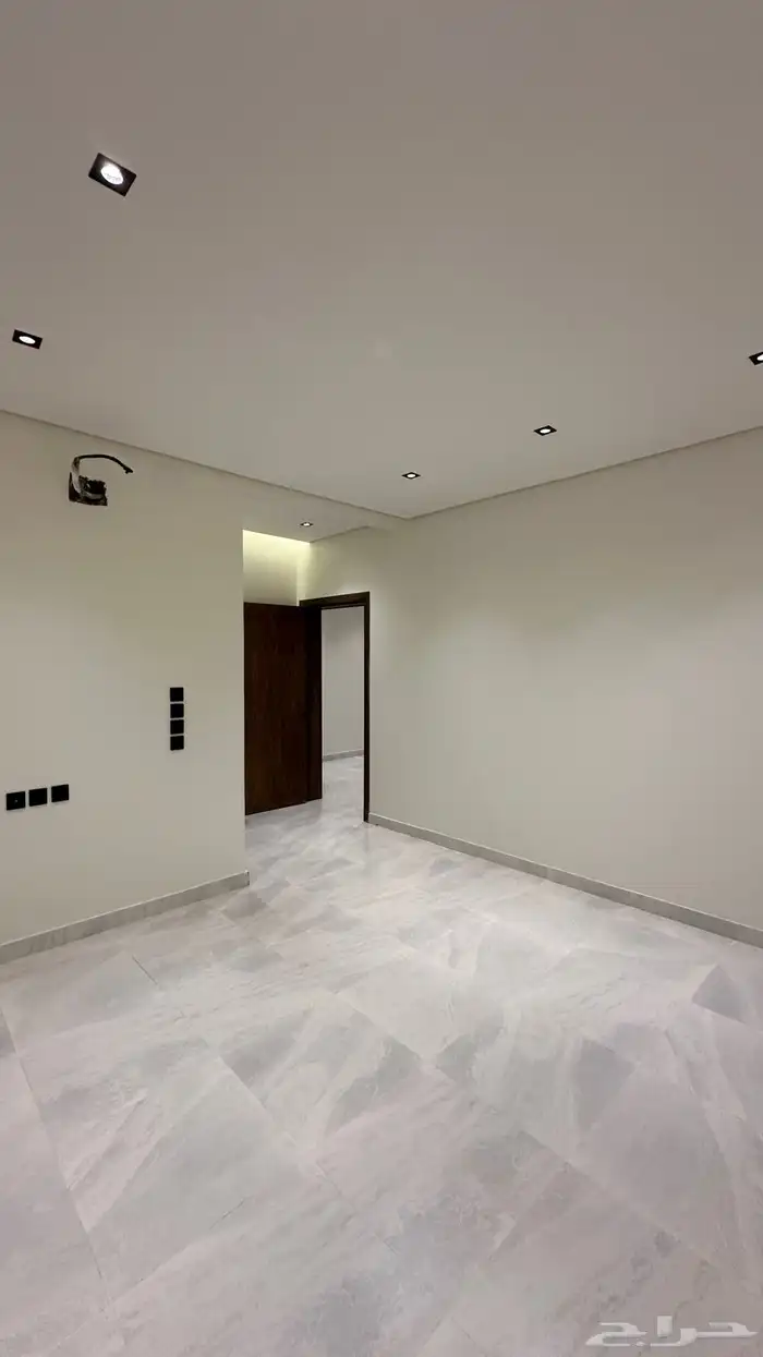 للبيع شقق ارضيه وروفات علويه خميس مشيط حي الوسام 31