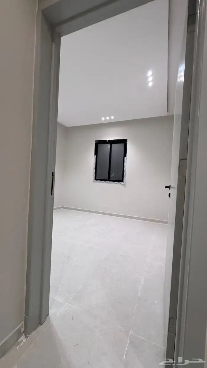 ادورا مستقله للبيع حي طويق 8