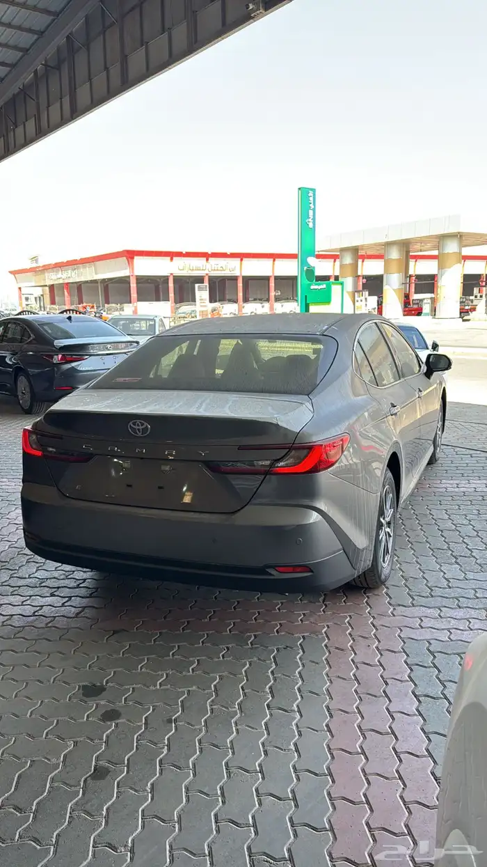 تويوتا كامري E ستاندر بنزين 2025 2