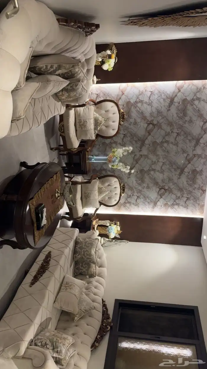 طقم كنب نظيف جدا 8 أشخاص طقم طاولات 3000ريال 0