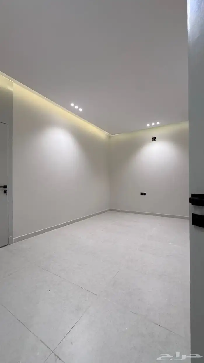 ادورا مستقله للبيع حي طويق 6