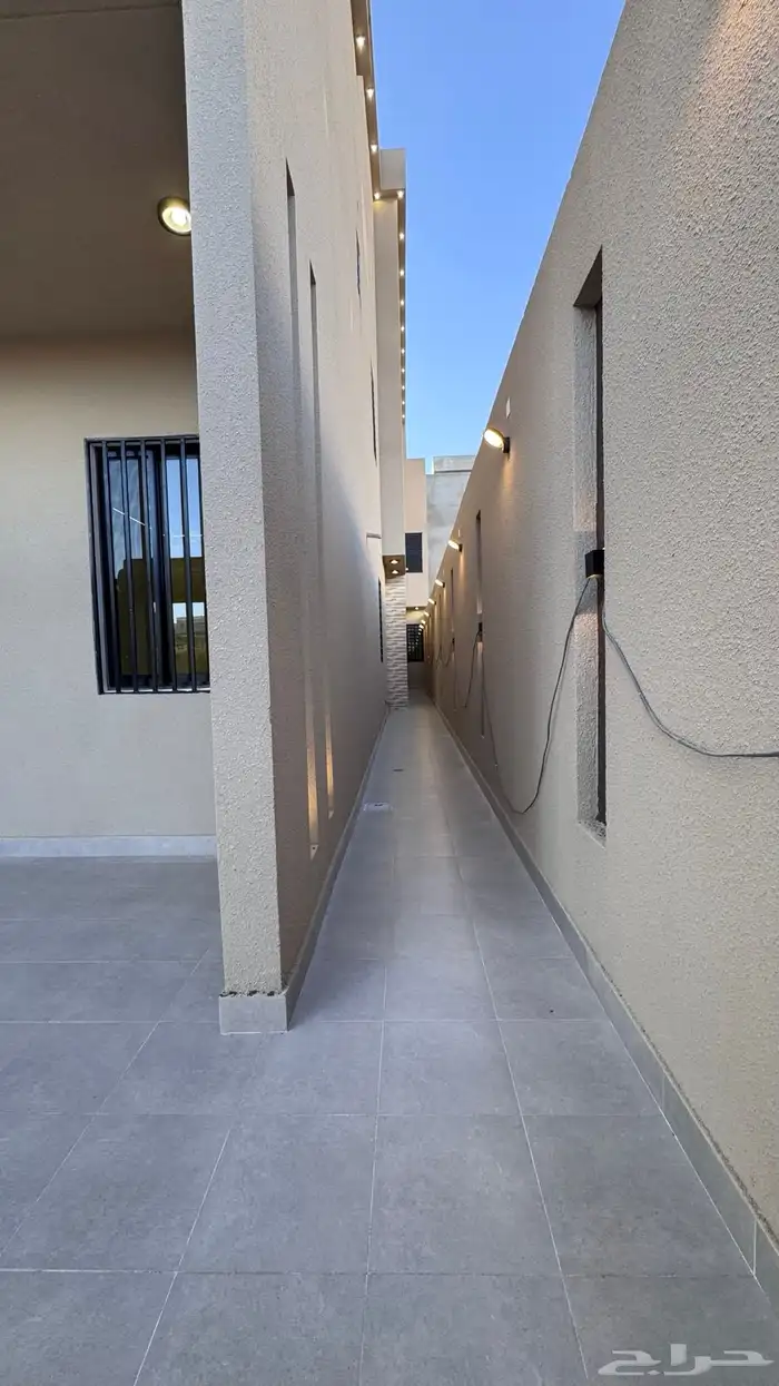 للبيع شقه ارضيه 6 غرف vip مع حوش وبايكه من 550 الف المحاله 3