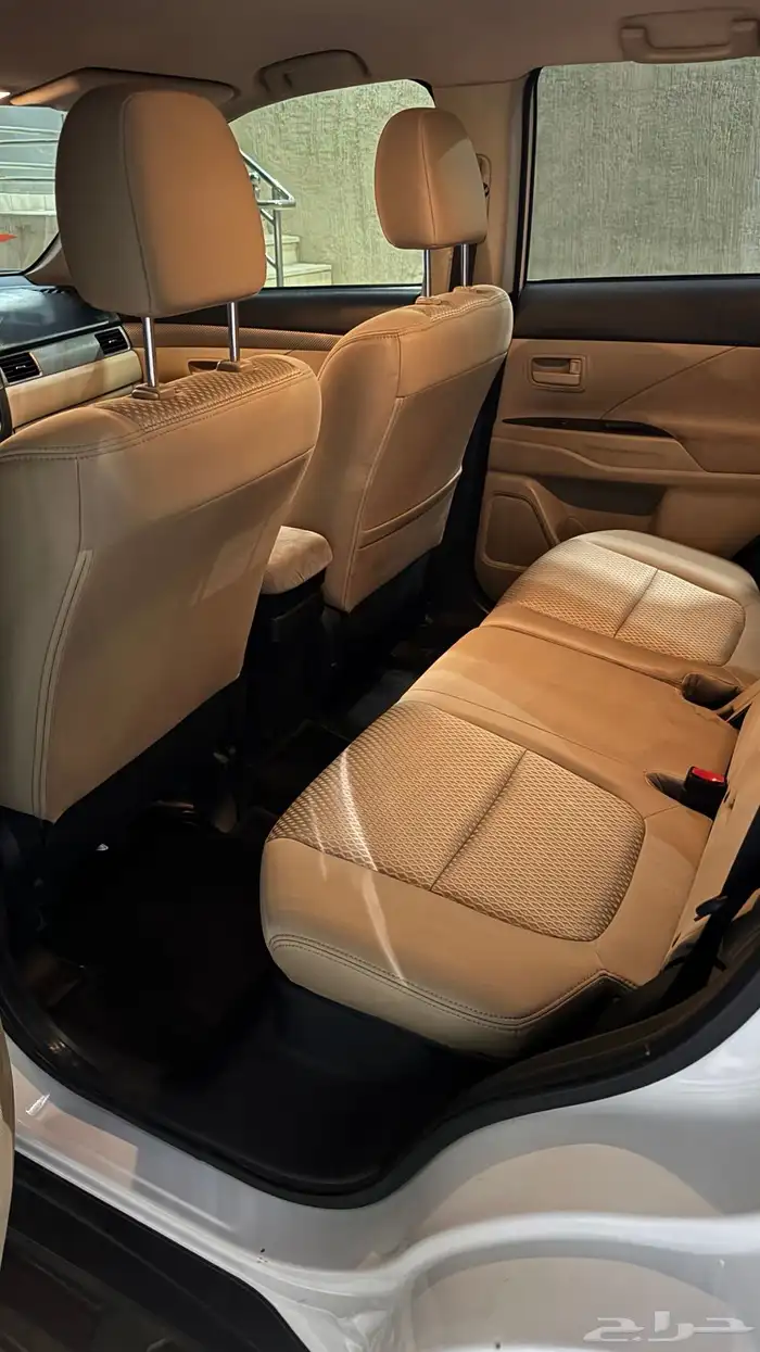 ميتسوبيشي اوتلاندر 2018 نظيف 10