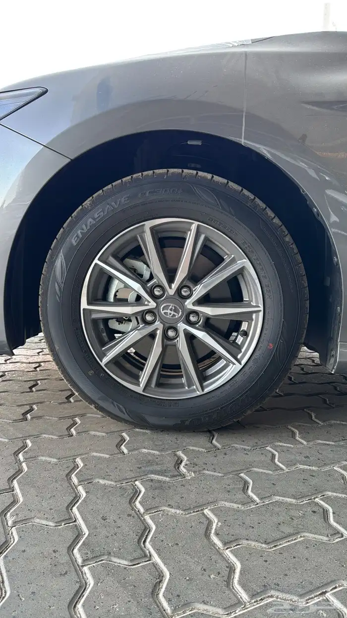 تويوتا كامري E ستاندر بنزين 2025 4