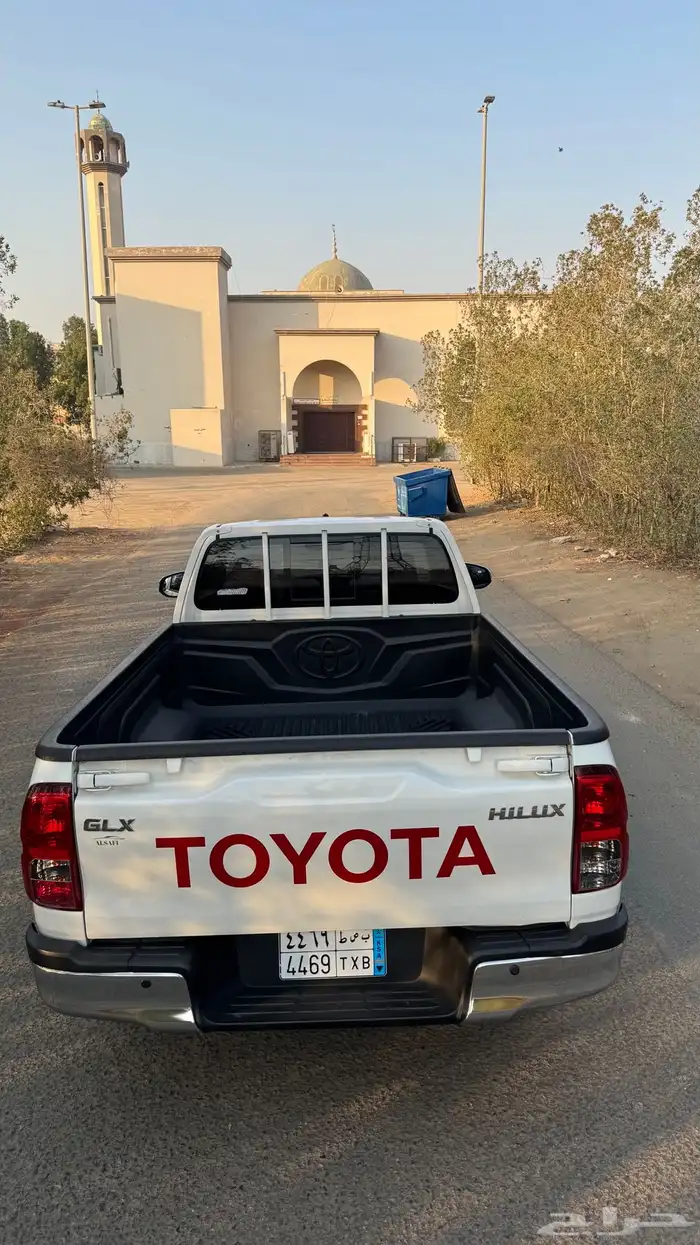 هايلوكس 2023 بنزين بدي وكاله ممشى قليل 5