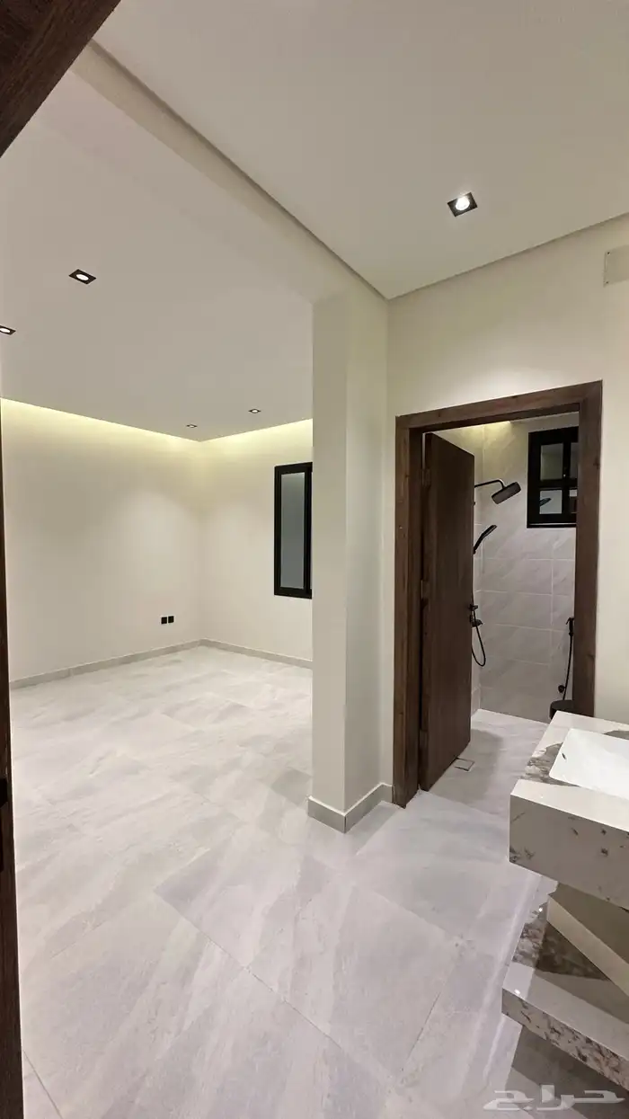 للبيع شقق ارضيه وروفات علويه خميس مشيط حي الوسام 30