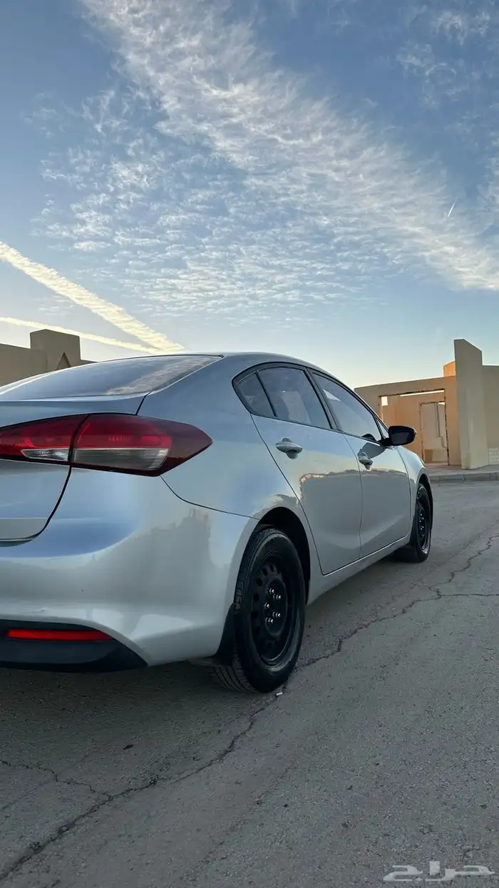 سيراتو 2017 ستاندر ممشي قليل نظيفه جدآ 5