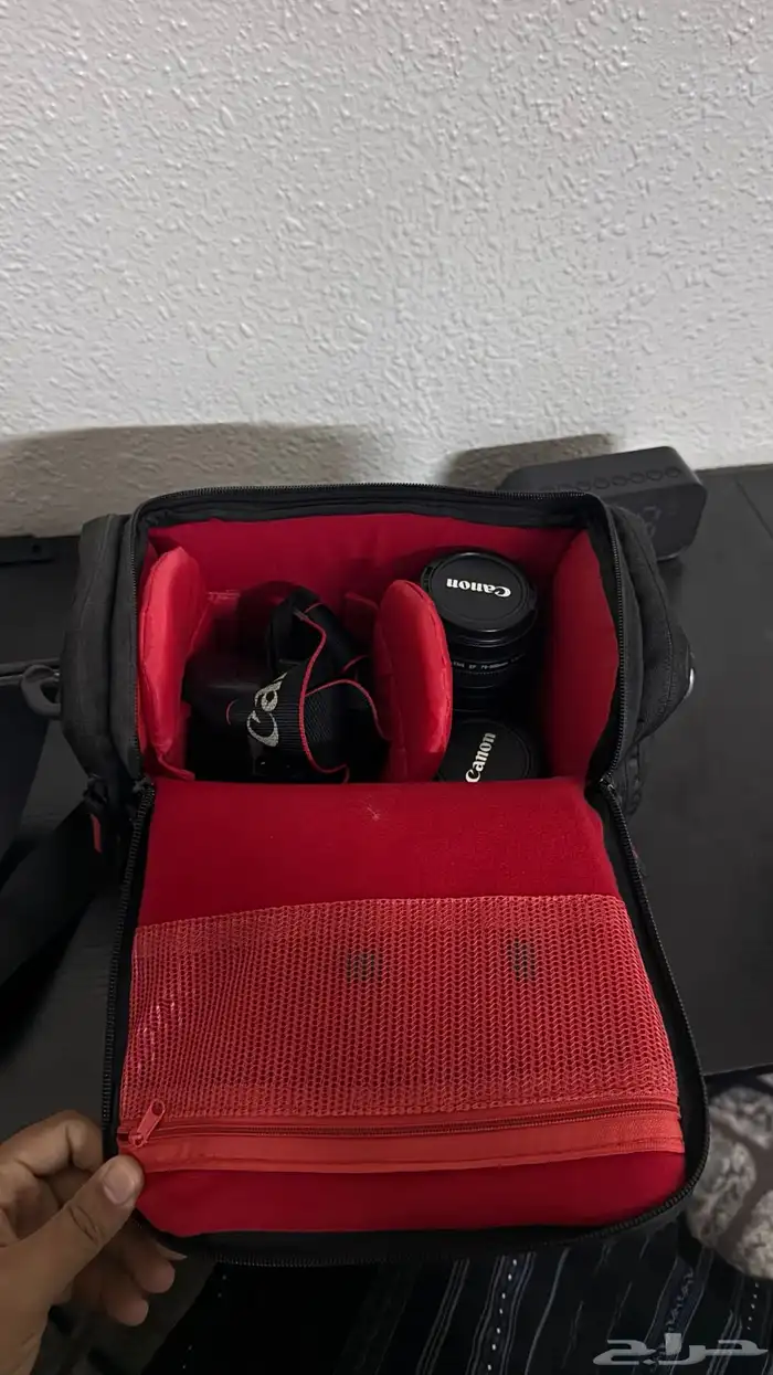 للبيع كامراء كانون1100D 2