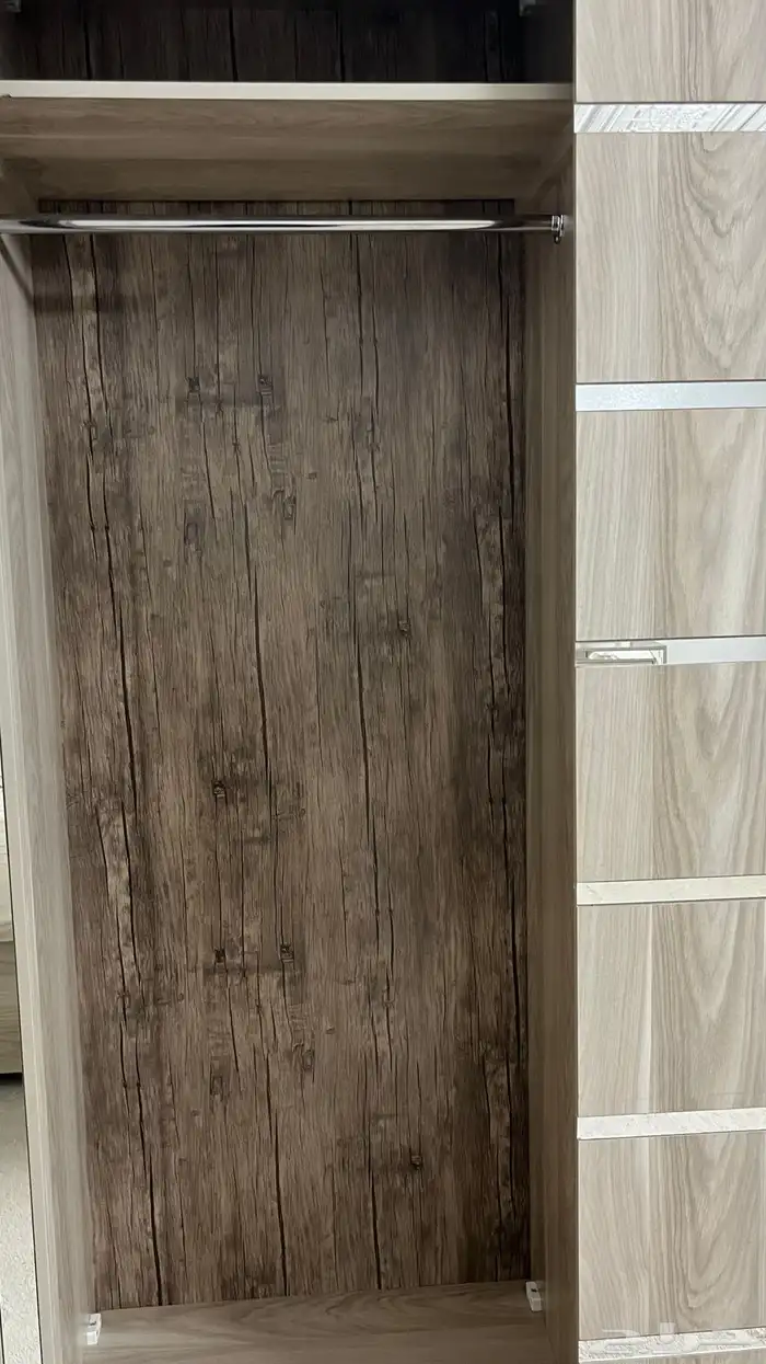 غرفه كبيره دولاب وكمودينه 2وتسريحه ودرج صغير جانبي 7