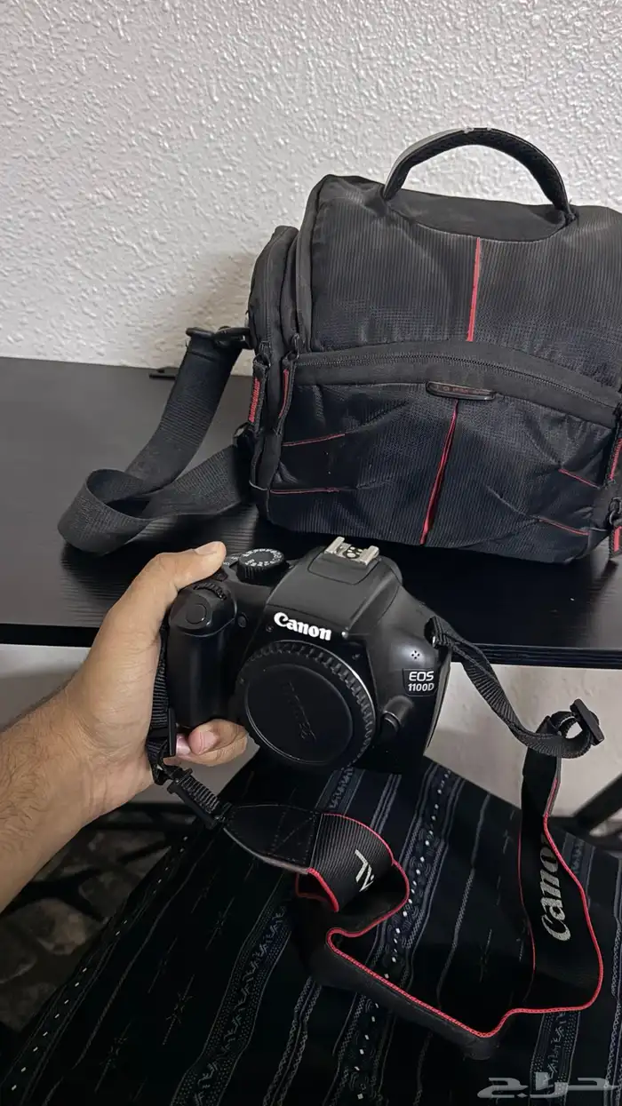 للبيع كامراء كانون1100D 0