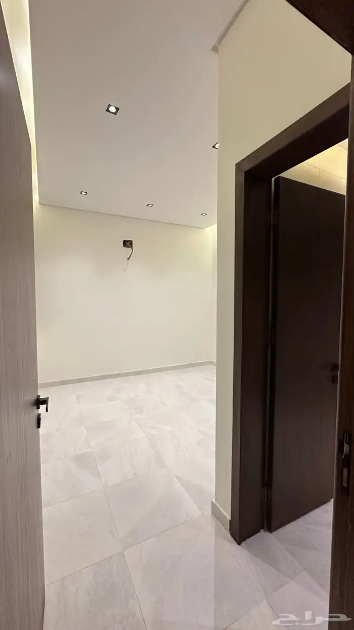 للبيع شقق ارضيه وروفات علويه خميس مشيط حي الوسام 13