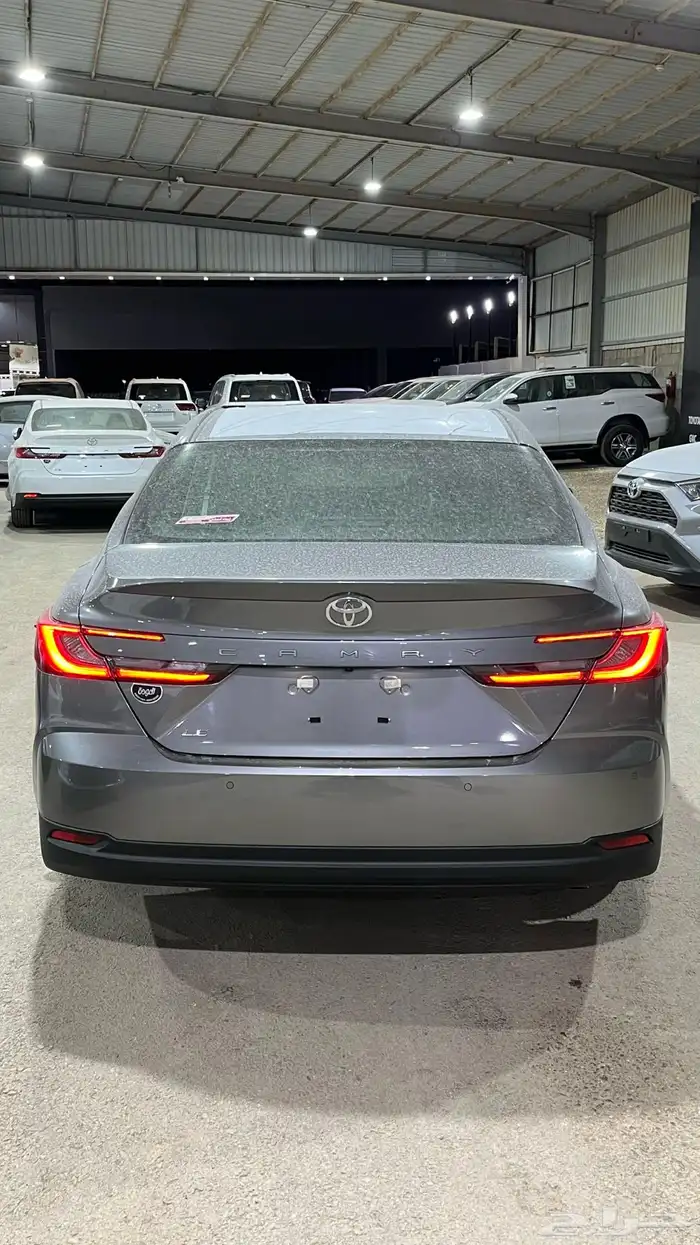 عرض خاص   تويوتا كامري LE نص فل بنزين 2025 3