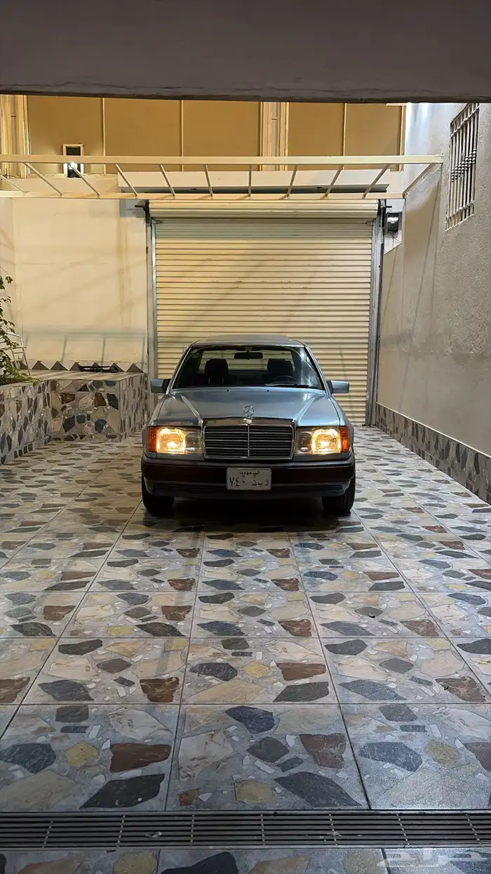 للبيع مرسيدس 1992 E300 نظيف ومشروط 3