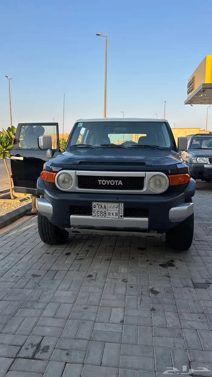 للبيع FJ موديل 2011 قير عادي 6