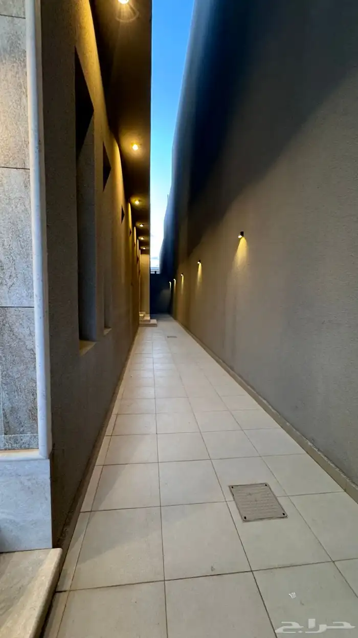 للبيع فيلا مستقله دورين وملحق موقع متميز حى دره الموسى 5