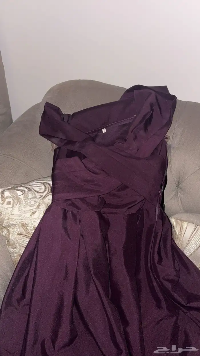 فساتين للبيع الواحد ب 100 0