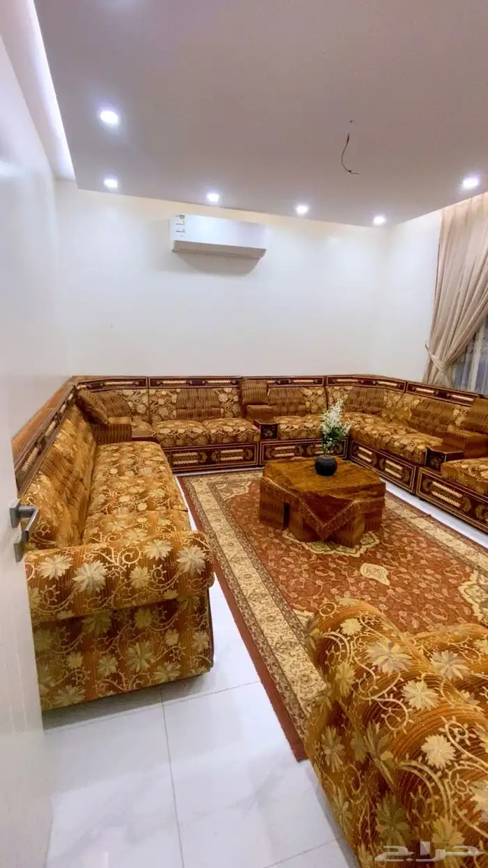 كنب مجلس مغربي وستارة وفرشة وطاولة 5