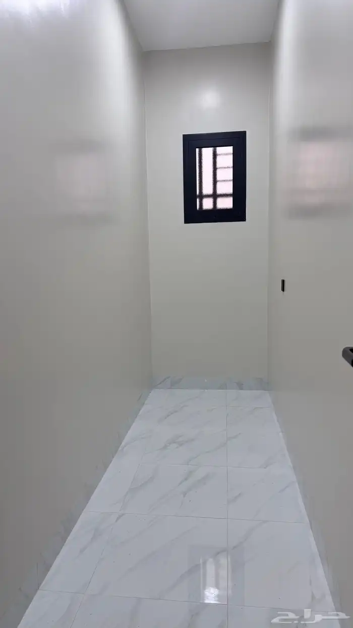 للبيع شقه 6 غرف مع سطح من 500 الف طريق ابها الخميس 13