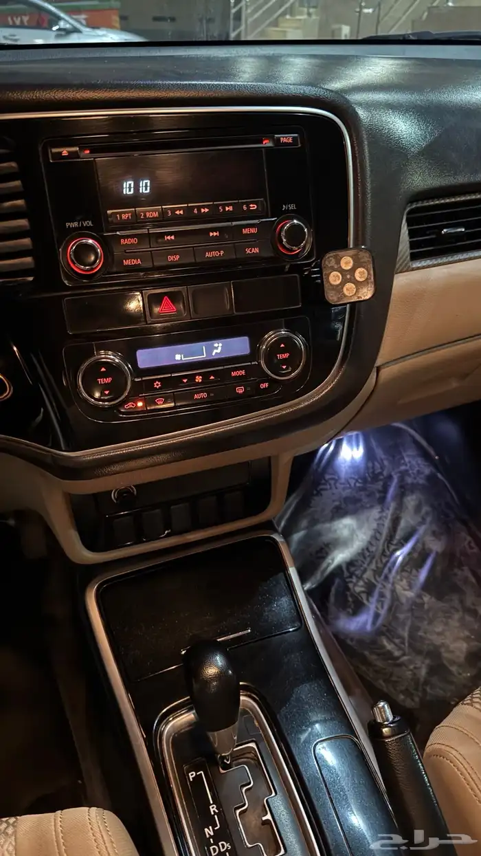 ميتسوبيشي اوتلاندر 2018 نظيف 8