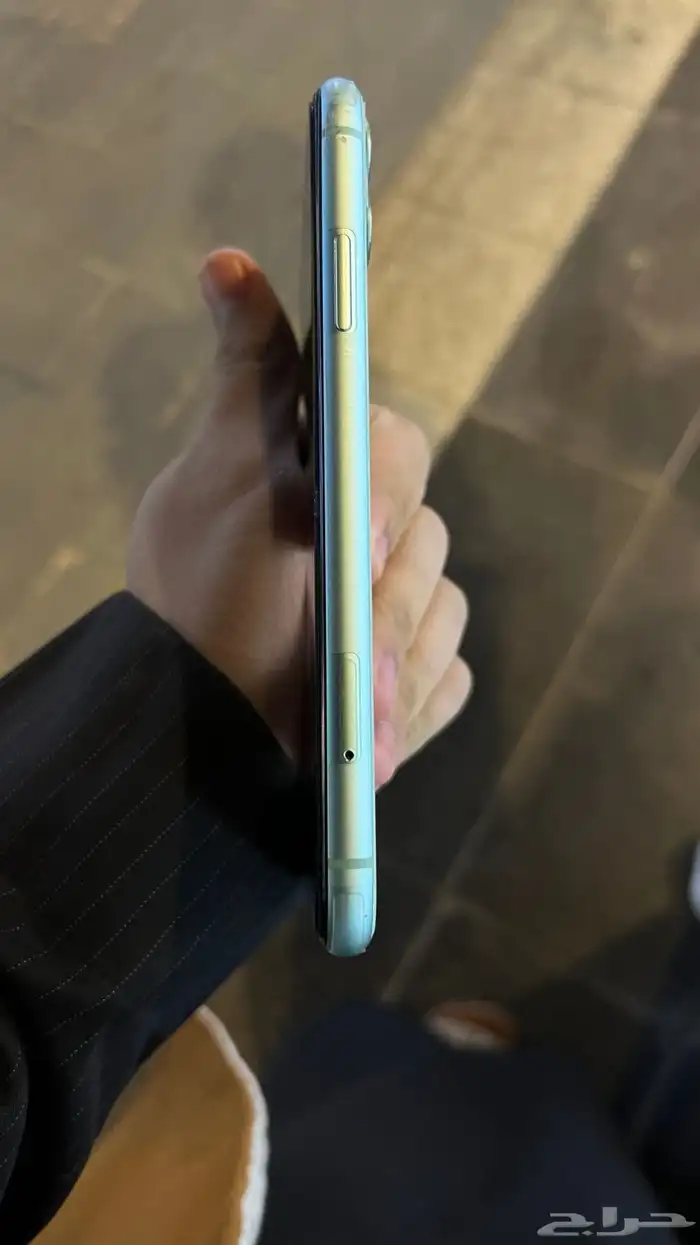 ايفون 11 العادي 4