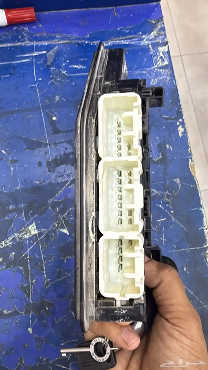 للبيع شريحة علبة الفيوزات الافلون من مديل 2007-2012 2