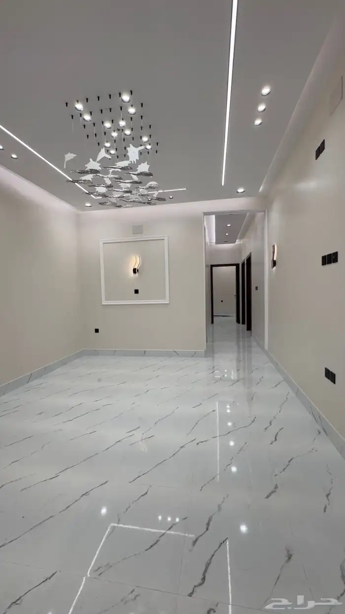 للبيع شقه ارضيه 6 غرف vip مع حوش وبايكه من 550 الف المحاله 12