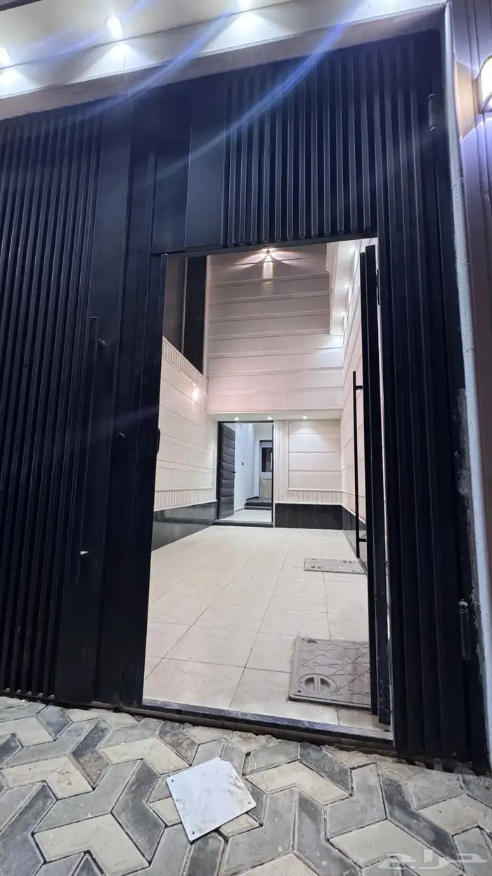 ادورا مستقله للبيع حي طويق 1