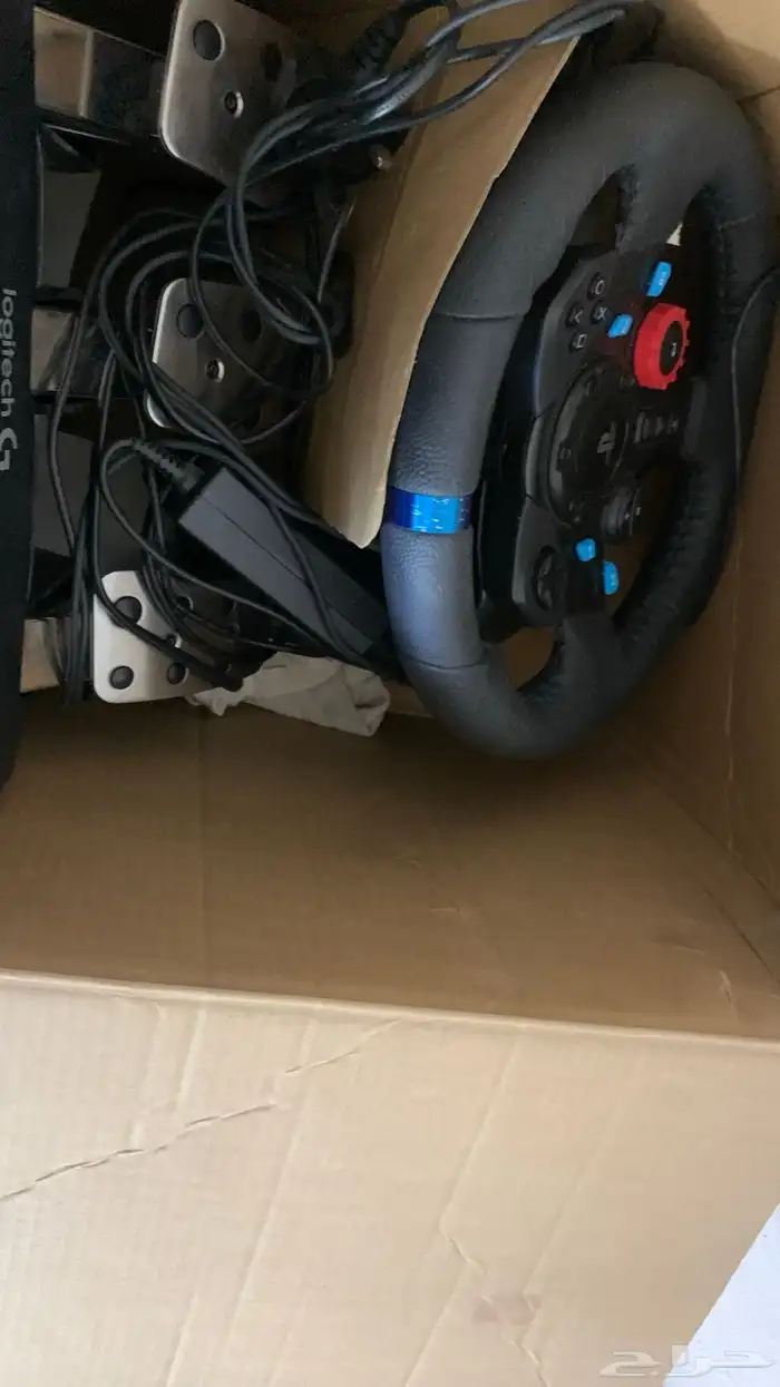 درقسون g29 مع دعاساته ومع طاولة وكرسي 2