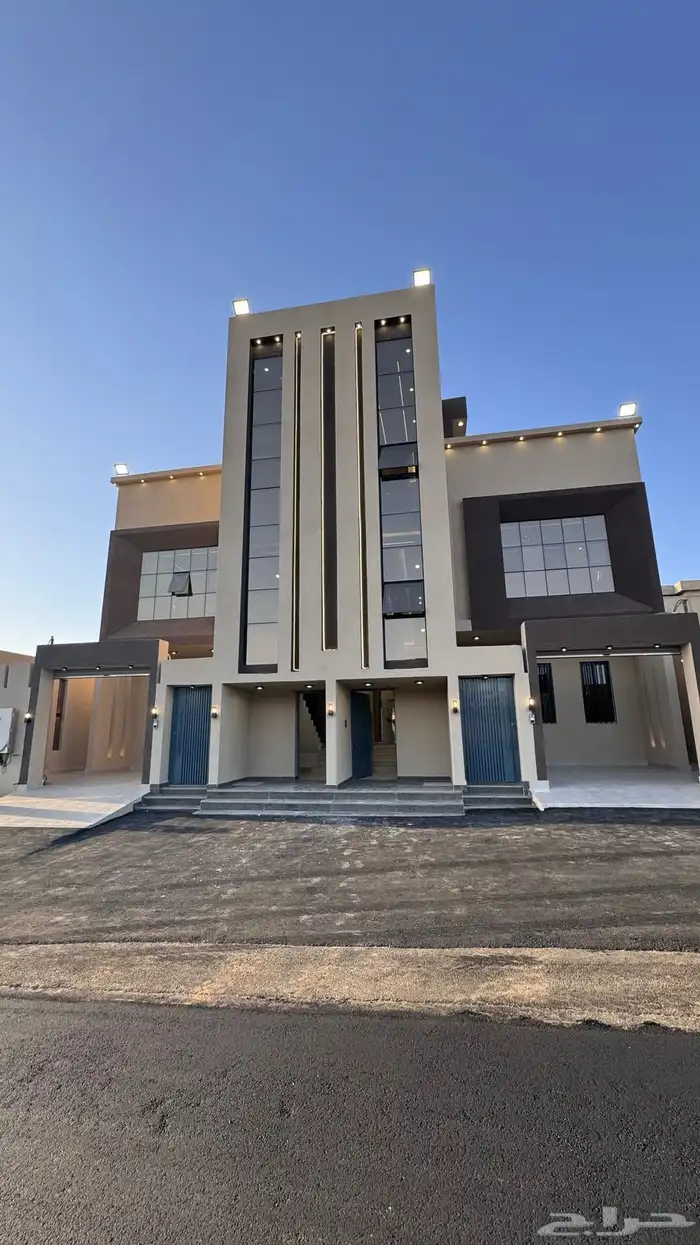 للبيع شقه ارضيه 6 غرف vip مع حوش وبايكه من 550 الف المحاله 0