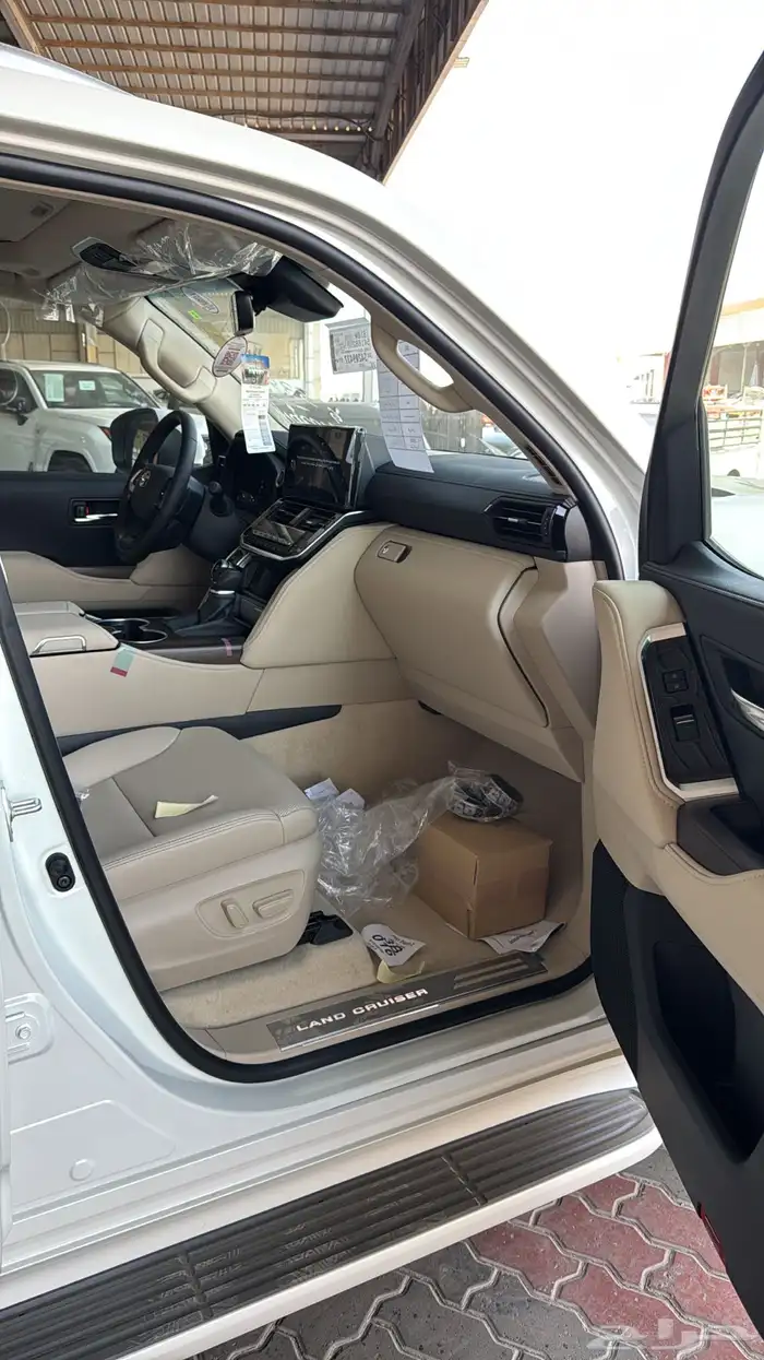 تويوتا لاندكروزر GXR4 بنزين 2025 8