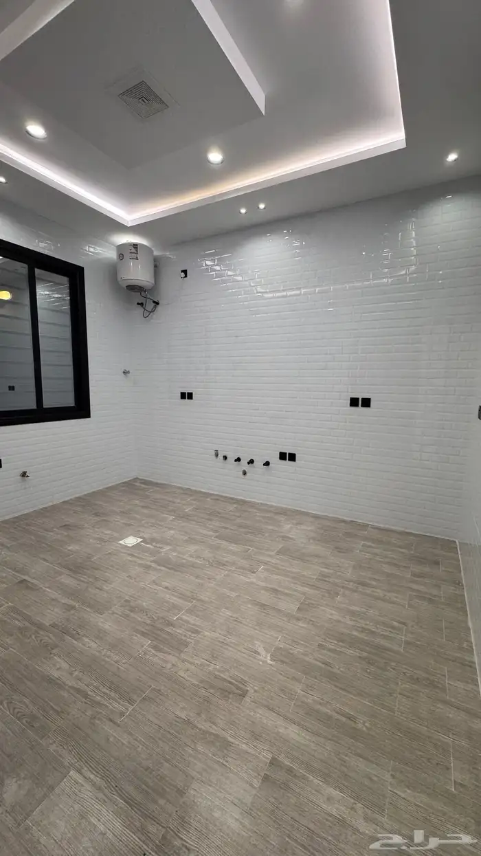 للبيع شقه ارضيه 6 غرف vip مع حوش وبايكه من 550 الف المحاله 9