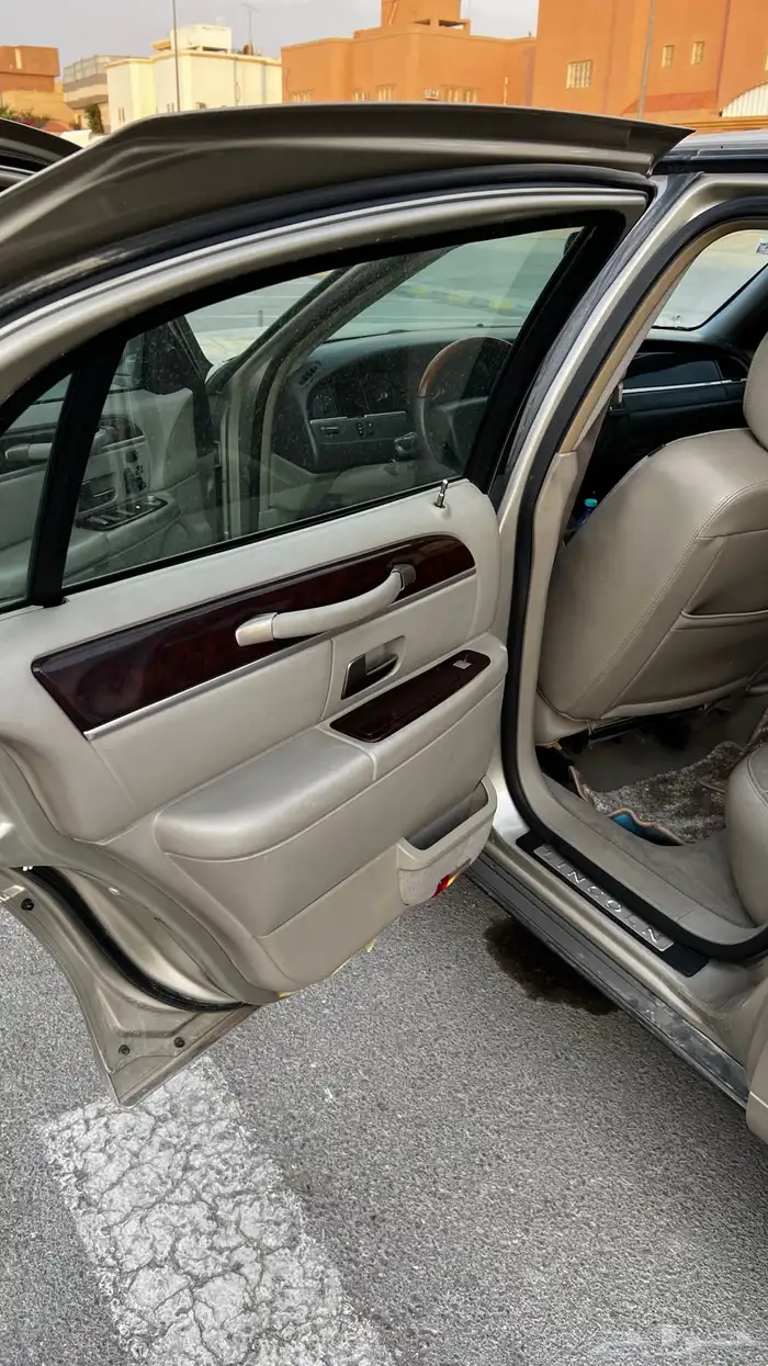 لينكون تاون كار 2009 سيقنتشر ليميتد 13