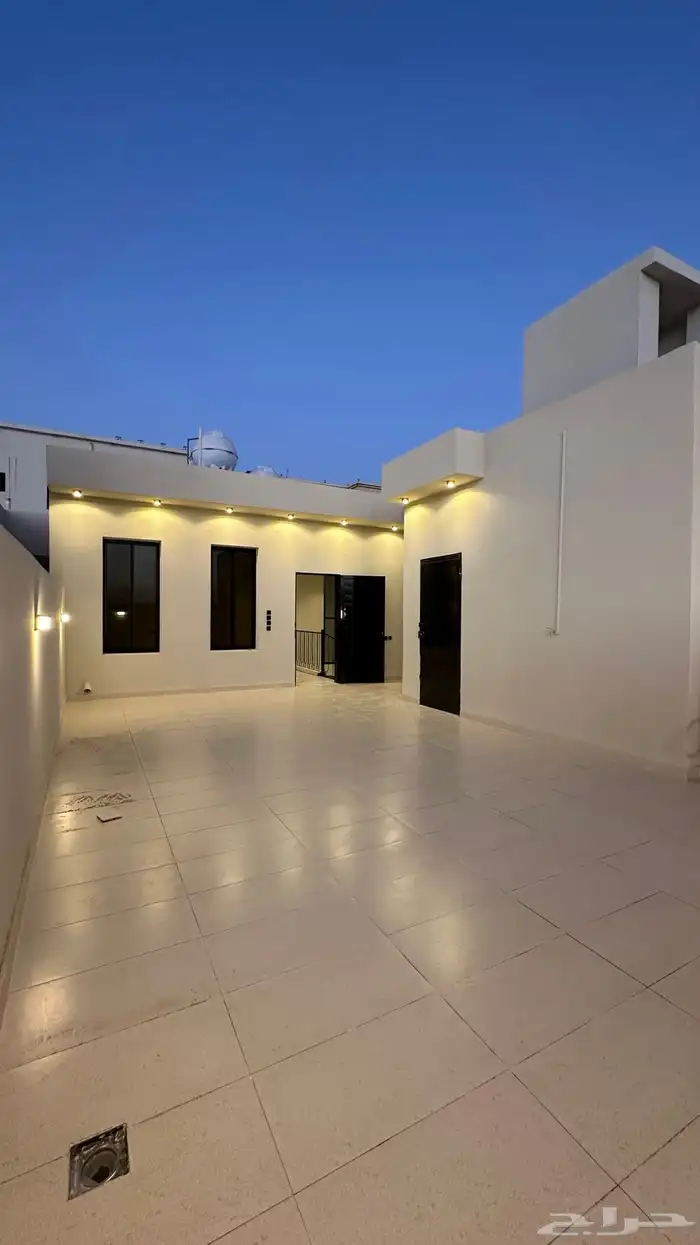 للبيع شقق ارضيه وروفات علويه خميس مشيط حي الوسام 38