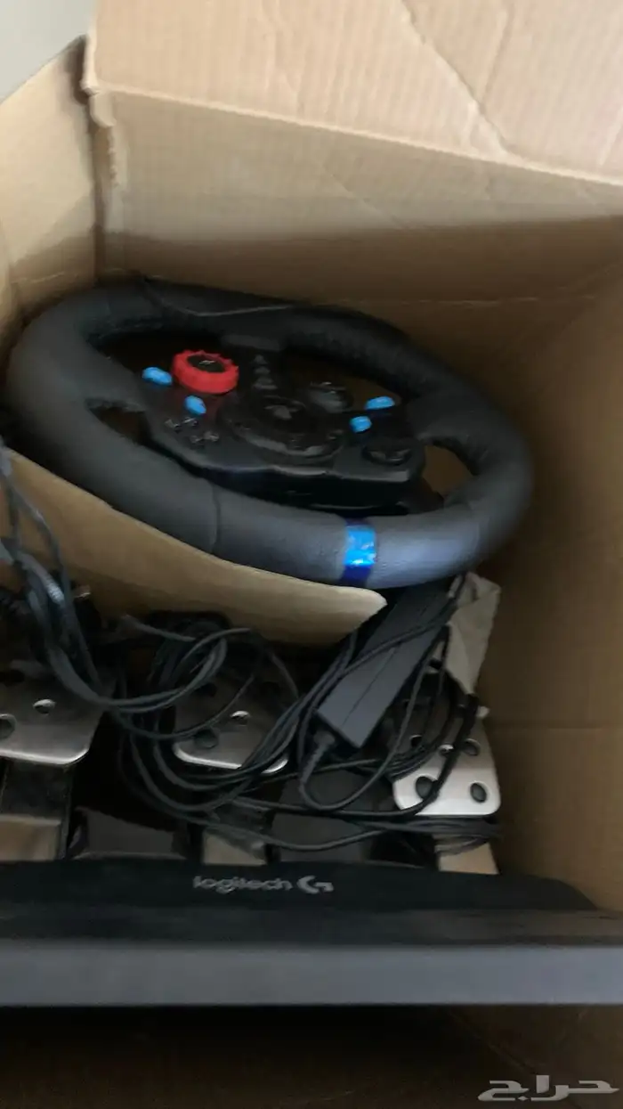 درقسون g29 مع دعاساته ومع طاولة وكرسي 1