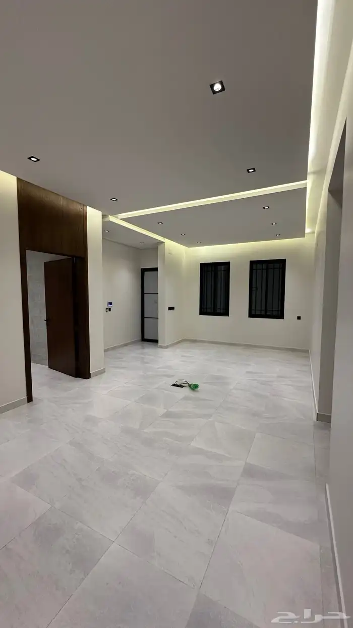 للبيع شقق ارضيه وروفات علويه خميس مشيط حي الوسام 8