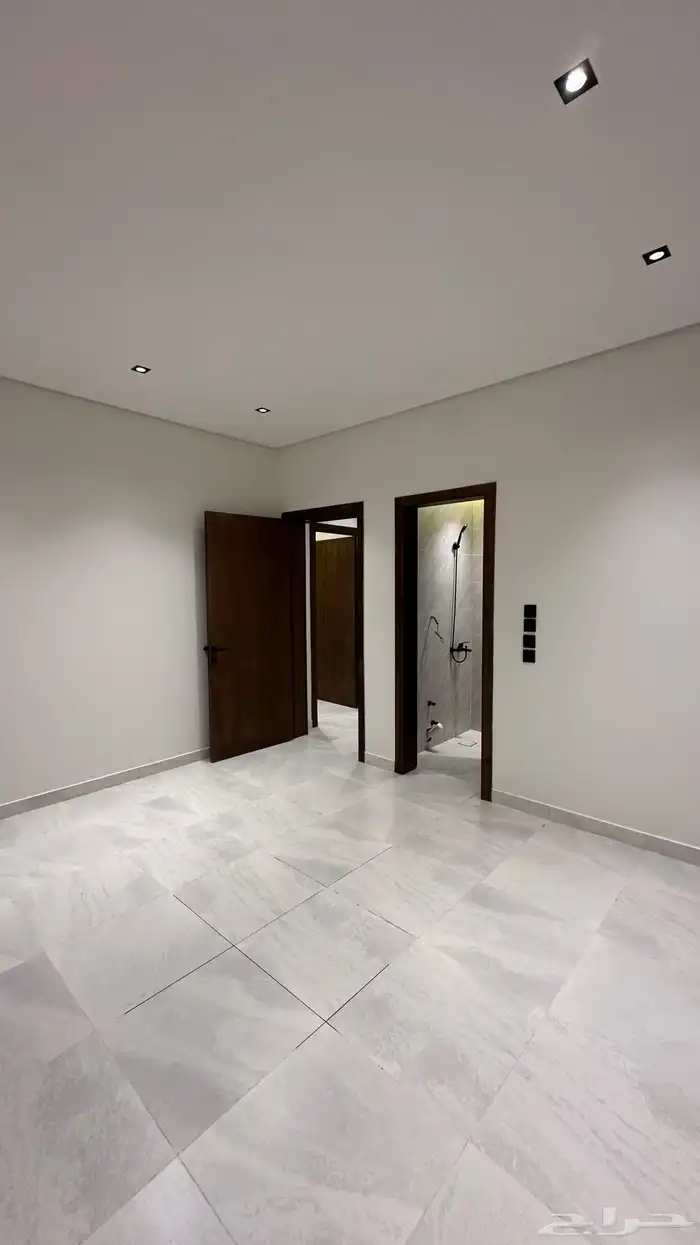 للبيع شقق ارضيه وروفات علويه خميس مشيط حي الوسام 17