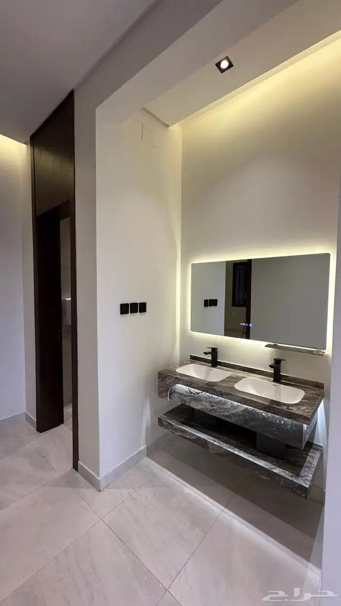 للبيع شقق ارضيه وروفات علويه خميس مشيط حي الوسام 6