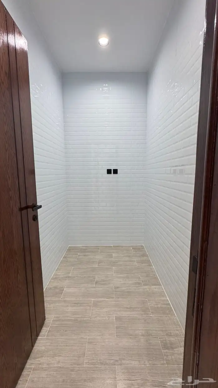 للبيع شقه ارضيه 6 غرف vip مع حوش وبايكه من 550 الف المحاله 10